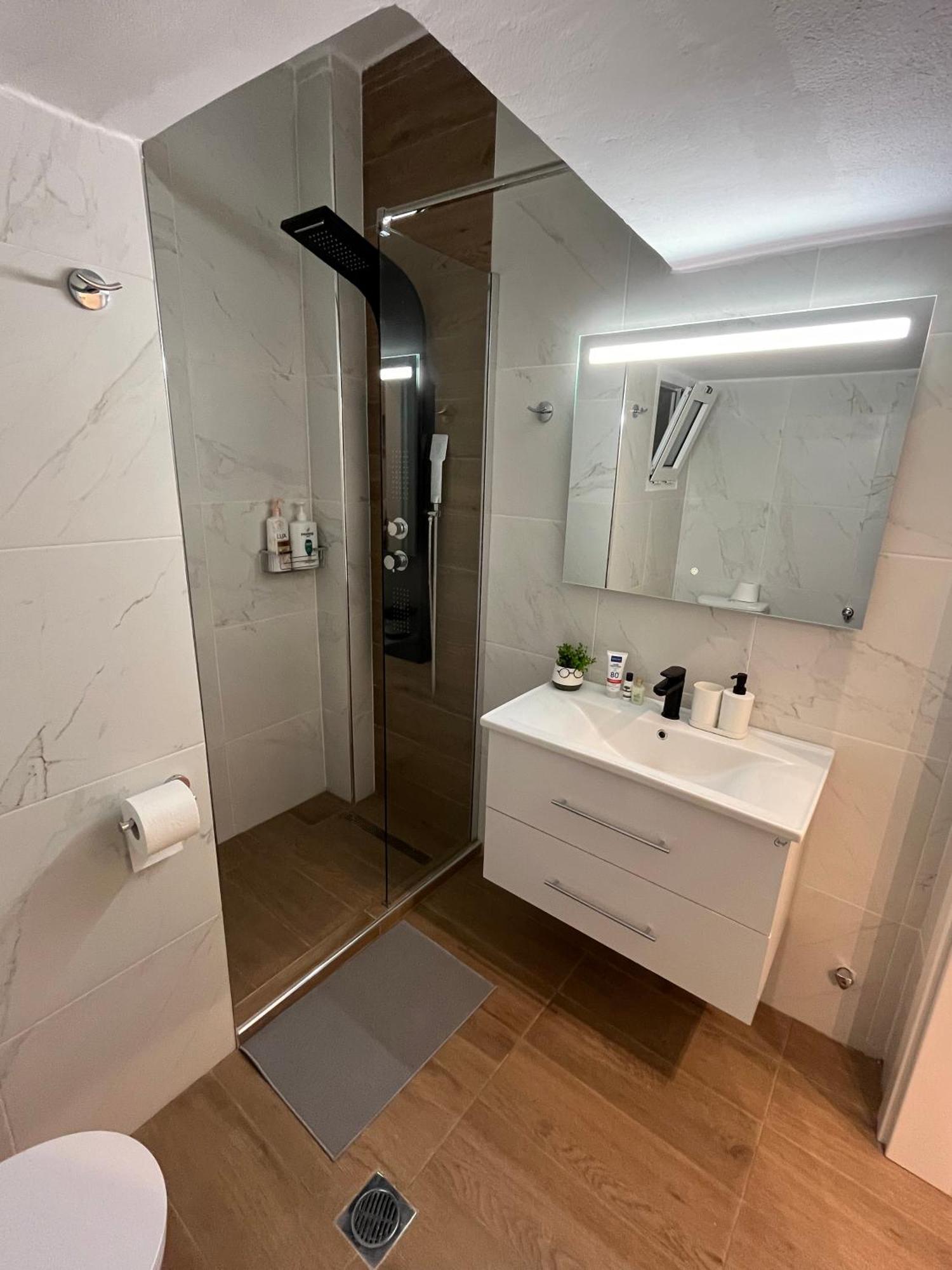 Irene Beach Front Luxury Suite Peraia  Exterior photo